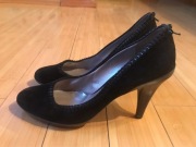 Eleganckie czarne szpilki Salvatore Ferragamo