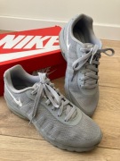 Nike Air Max Invigor / buty sportowe / buty do biegania