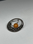 Stara filigranowa broszka srebrna z bursztynem