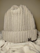 Ręcznie robiona czapka zimowa – kremowa, gruba, ciepła
