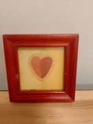 Mały obrazek serduszko, w czerwonej ramce, ozdoba 