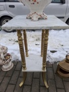 Stolik kwietnik na złotych zdobionych nóżkach, staroć vintage 