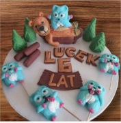 Z masy cukrowej na tort grizzy I lemingi 