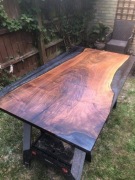 Stół orzech zywica epoksydowa czarna perła