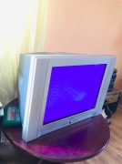 Oddam telewizor Grundig STF 72-1001-7 TEXT