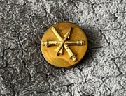Przypinka - US Army - Air Defense Artillery (Collar Insignia Disc)