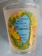 Kolekcjonerski, szklany kieliszek do shotów z nadrukiem jeziora Tiberias