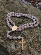 Różaniec kamienie naturalne howlit biały dewocjonalia komunia prezent