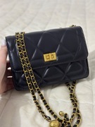 Torebka mała czarna na łańcuszku 