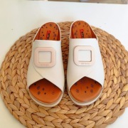 Klapki na koturnie Artiker 38 skóra skórzane beżowe nowe