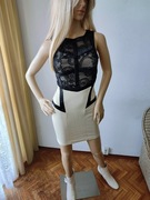 Sukienka bandażowa TFNC London beżowo-czarna z koronką elegancka mini S/M 