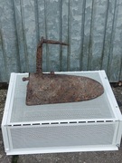 Stare żelazko do renowacji.