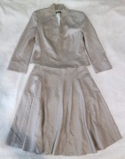 Garsonka beżowa elegancka rozkloszowana 38 kostium damski