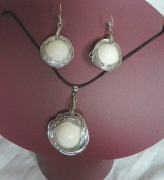 Designerska biżuteria, biały naturalny koral w aureoli, wisior i kolczyki