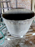 Stary duży ceber balia