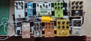 Pedalboard do gitary elektrycznej wraz z efektami i zasilaniem
