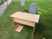 Małe biurko drewniane