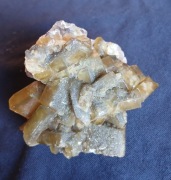 złoty baryt na fluorycie z wtórnymi kryształami barytu z Chin 