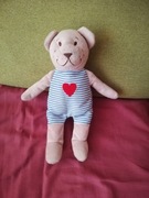 mały pluszowy miś z serduszkiem przytulanka zabawka do rączki 23cm Ikea