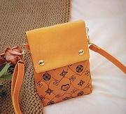 Damska torebka z nadrukiem w kolorze żółtym 