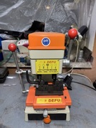 Maszyna do dorabiania kluczy, frezarka pionowa DEFU 368A