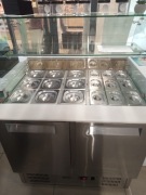 Stół chłodniczy sałatkowy 2-drzwiowy z nadstawą szklaną, Arktic