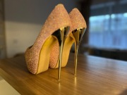 Do sprzedania szpilki