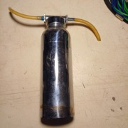 Butla na wodę destylowana.