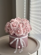 Różowy flowerbox z róż mydlanych