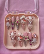 Paznokcie press on tipsy z motywem hello Kitty custom