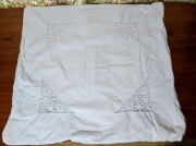 Poszewka z koronką i haftem 70 x 70