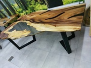 Stół Suar z żywicą