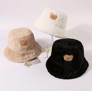 Hit! Modny kapelusz typu bucket z misiem 