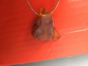 bursztynowy wisiorek