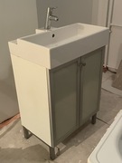 Szafka łazienkowa IKEA z umywalką, baterią, syfonem i nóżkami - Warszawa