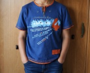 Koszulka t-shirt chłopięcy niebiesko-pomarańczowy rozmiar 146