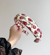 Opaska do włosów – beżowa w bordowe kwiaty