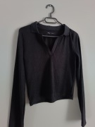 czarny top z długim rękawem 