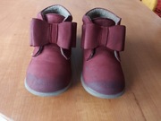 Śliczne buciki z kokardą marki EMEL (skóra zamsz) roz 24 / 14,5 - 15 cm