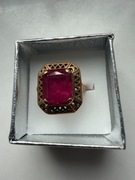 Złoty pierścionek z rubinem