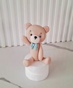 Miś figurka z masy cukrowej na tort