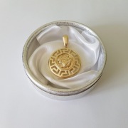 Złoty  wisiorek zawieszka 585 MEDUZA VERSACE grecki wzór 10,52 g