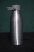 Butelka aluminiowa turystyczna z gumowym uchwytem na kamping, namiot