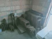 Strzemiona zbrojeniowe zostały po budowie