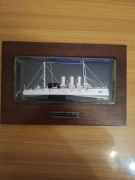 Model krążownika AURORA na desce