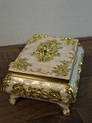 Szkatułka na biżuterię 