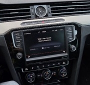 Duży ekran 8.0 discovery Pro 2 wraz z ramką w stanie idealnym 