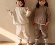 Wiosenne dziecięce dwuczęściowe zestawy ubrań