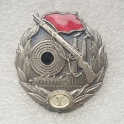 Srebrna Odznaka 1. klasę Strzelecka „Grupy Bojowe Klasy Robotniczej” (NRD)