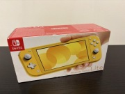 Nintendo Switch Lite + karta pamięci 250 GB + Etui Pikachu + Pudełko